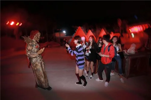 梦到鬼神和自己很亲密_1