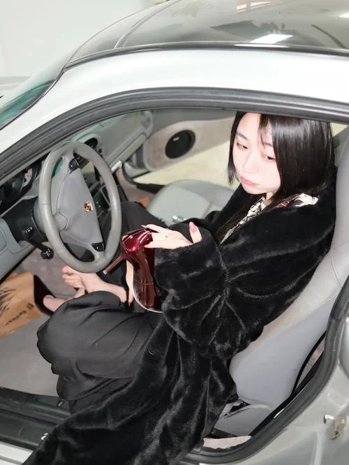 已婚女人梦见自己开车_2
