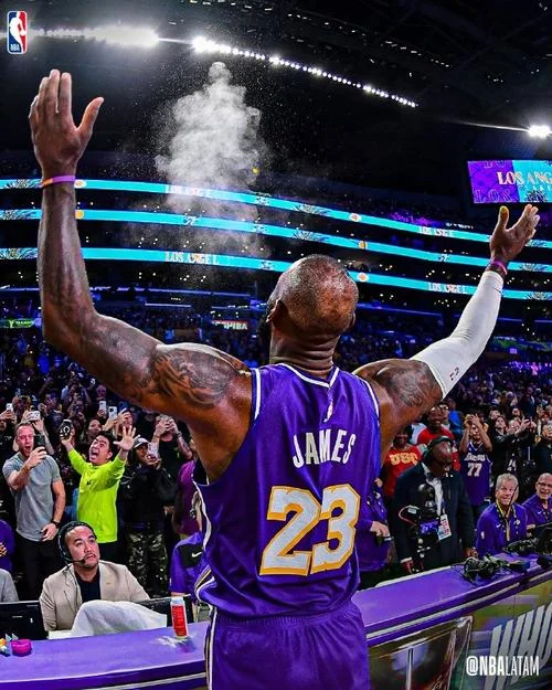 詹姆斯多大了进nba-詹姆斯年龄是多少