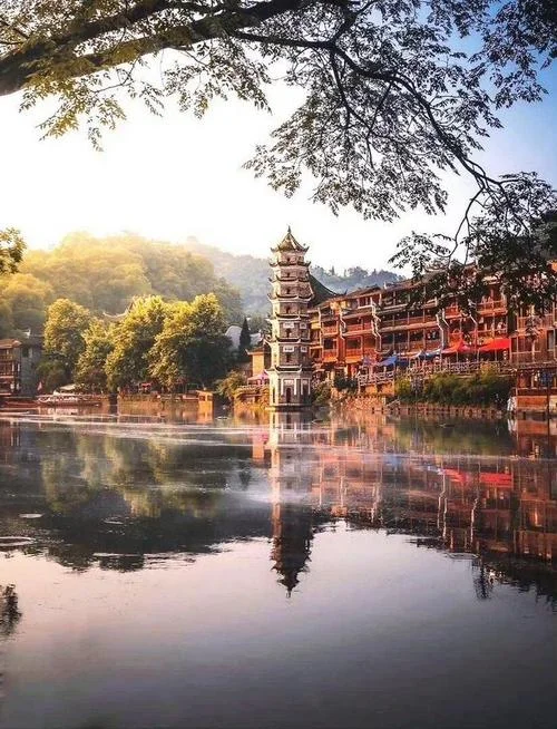 凤凰古城必去的旅游景点_1