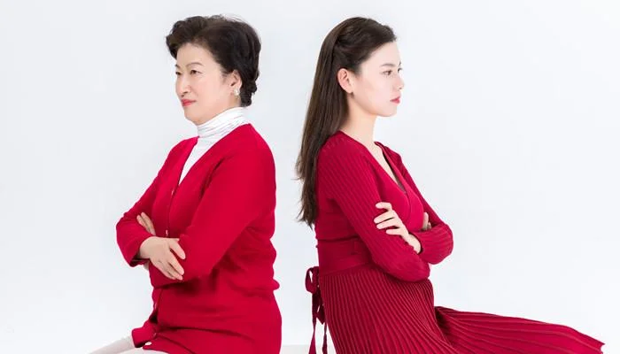女儿梦见跟妈妈吵架_1