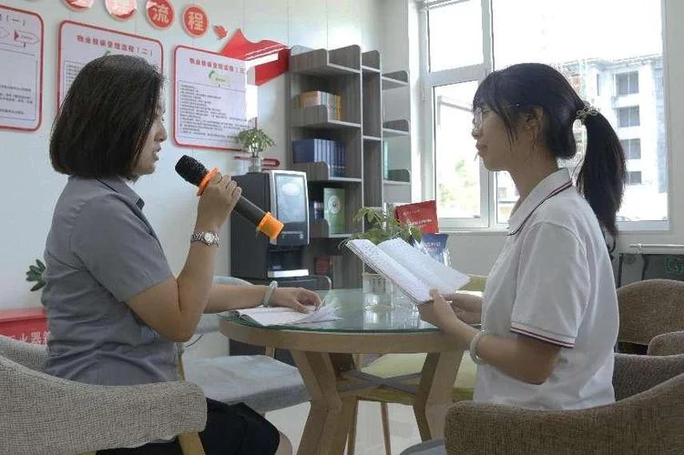 采访出国留学的学姐_2