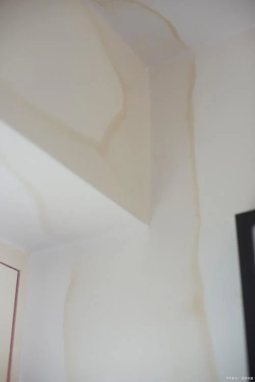 梦见屋里漏水-梦中屋漏水