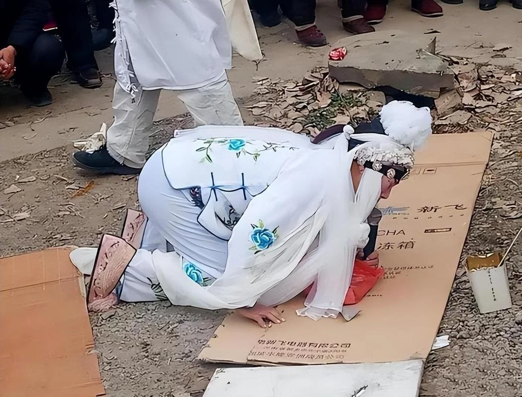 梦见有人死了有人在哭_2