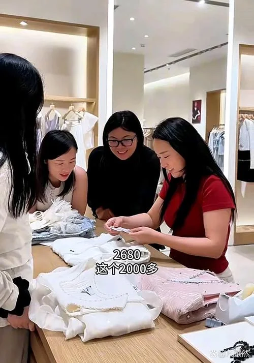 梦见买衣服试衣服是什么意思_2
