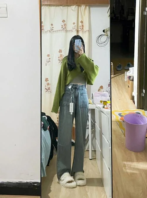 梦见穿新衣服照镜子_1