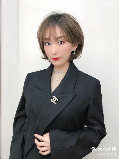 梦见头发断了一大截变成短发_1