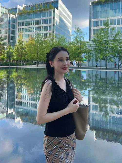 澳大利亚留学生周玉洁谢谢导演视频_2