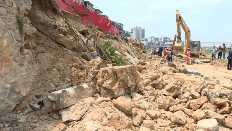 梦见工地房塌砸死人_2