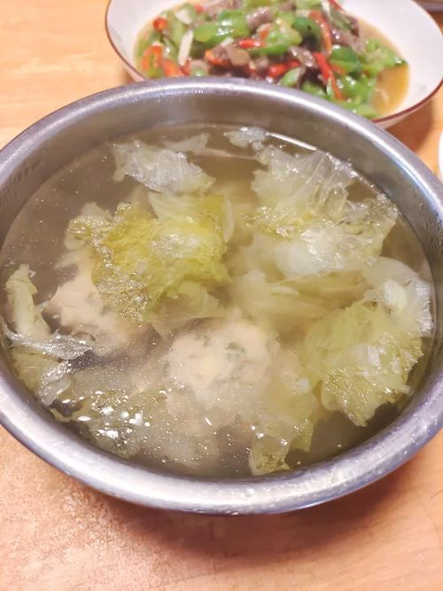 梦见吃丸子汤好不好-解梦：梦见喝丸子汤