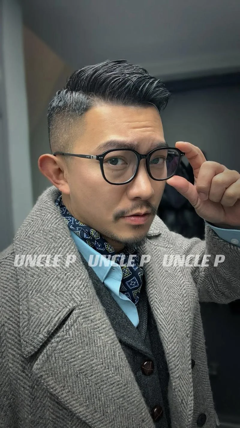 男士围在衬衫里的丝巾叫什么_2