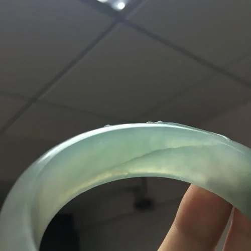 梦到玉镯裂了-梦见玉镯碎裂