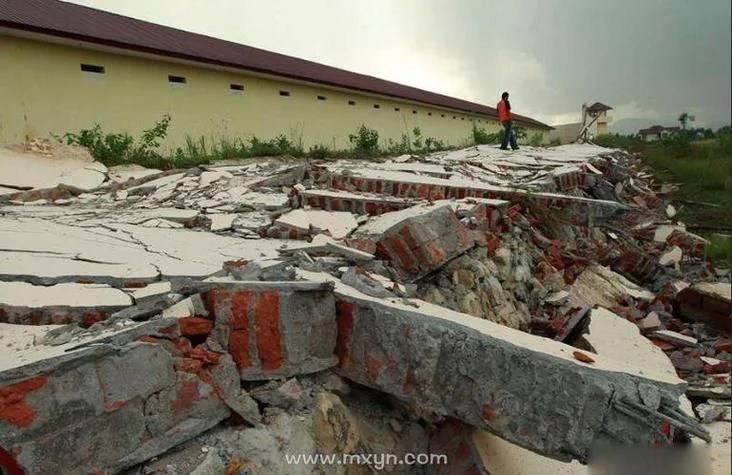 梦到大型建筑物坍塌-梦见高楼倒塌