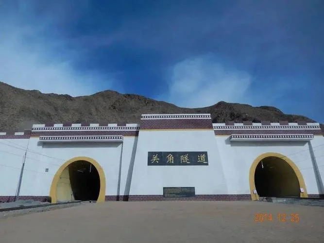 新关角隧道多少公里_1