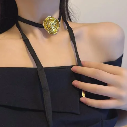 女孩脖子上的项圈叫什么_2