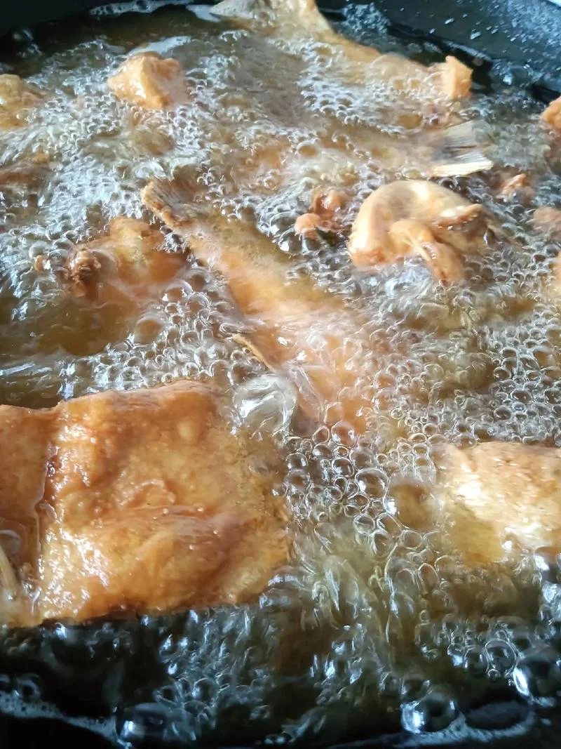 梦见吃油炸鱼_1