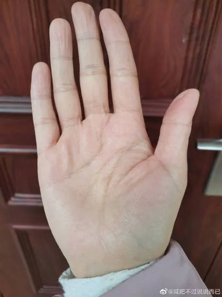 手相最穷的女人_1