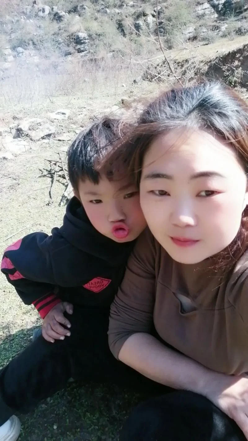 梦见别人家好多人_1