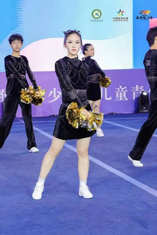 中学女生啦啦队舞蹈-中学女生啦啦队舞蹈