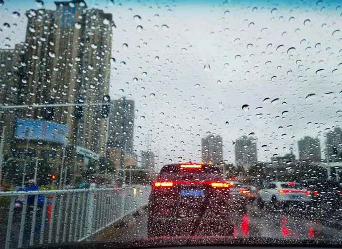梦见在雨天行走_2