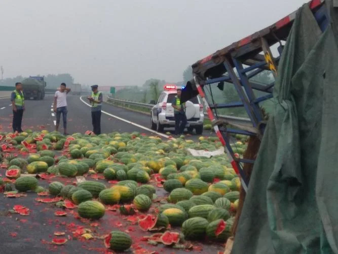 梦见西瓜掉地上摔碎了_1