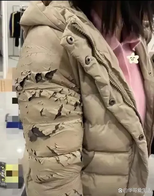 梦见羽绒服破了_1