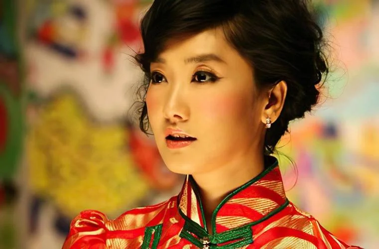 凤凰传奇女的叫什么_1