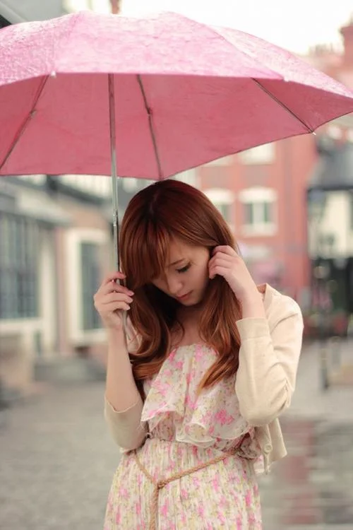 已婚女人梦见下雨打伞-已婚女性雨中撑伞
