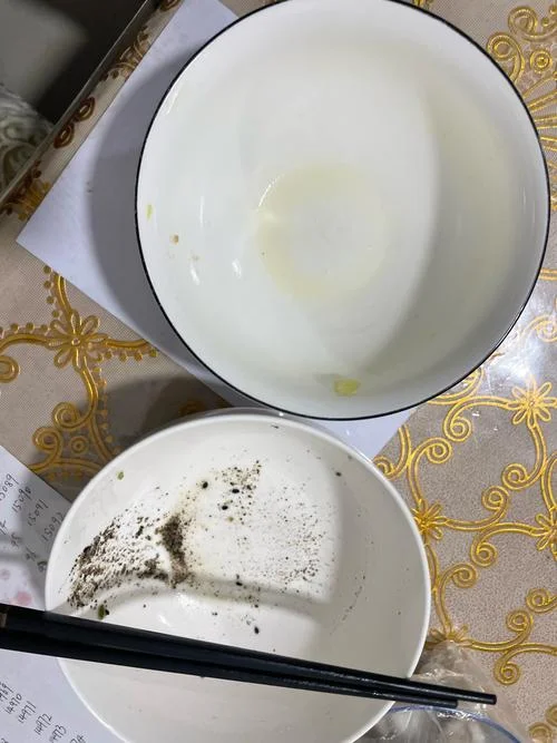 梦见吃饭的碗都是脏的_1